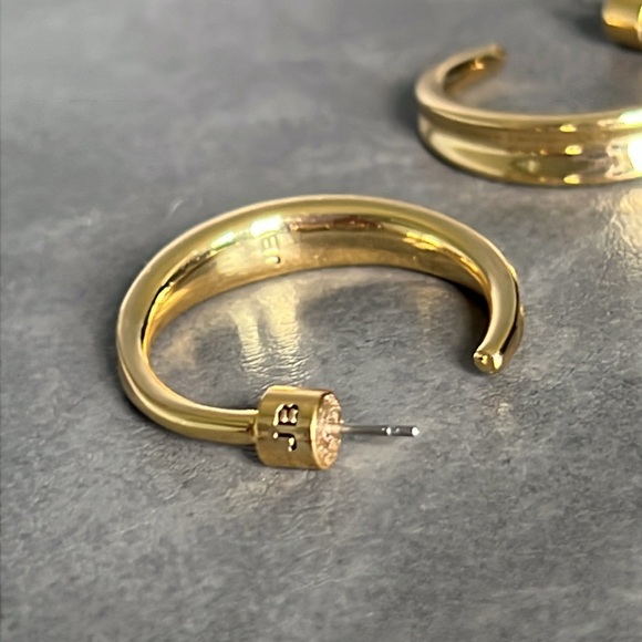 Jenny Bird Slim Doune Hoop Earrings in Gold 120$ - Picture 6 of 7